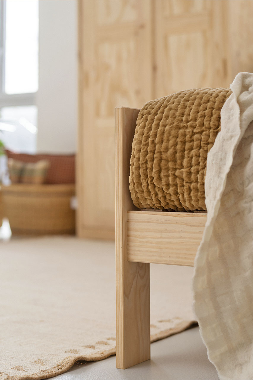 Imagen de ambiente 4 para:Cama doble de madera de pino